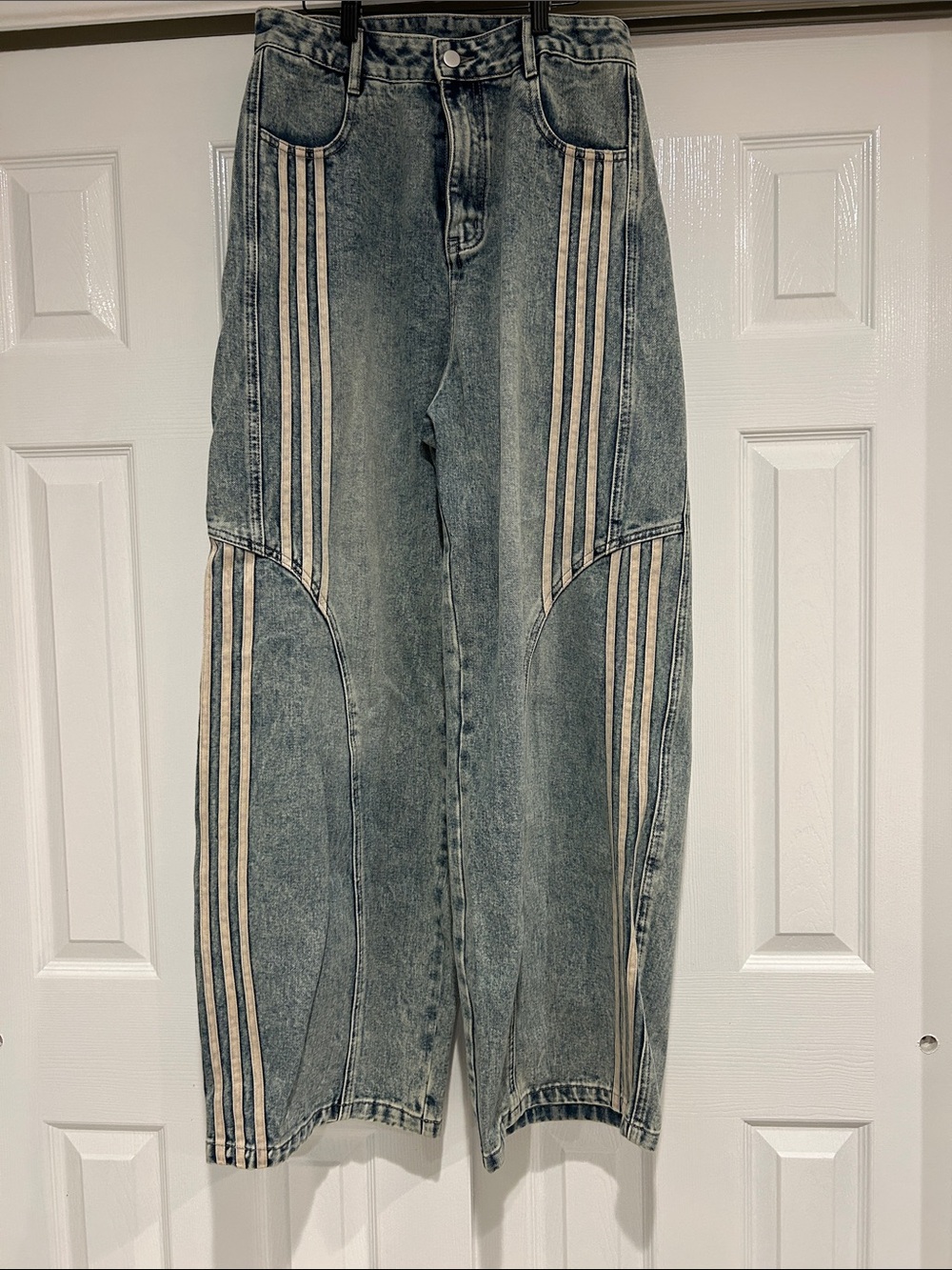 High-Rise Washed Blue Wide Leg Jeans with Cream Stripe Detail